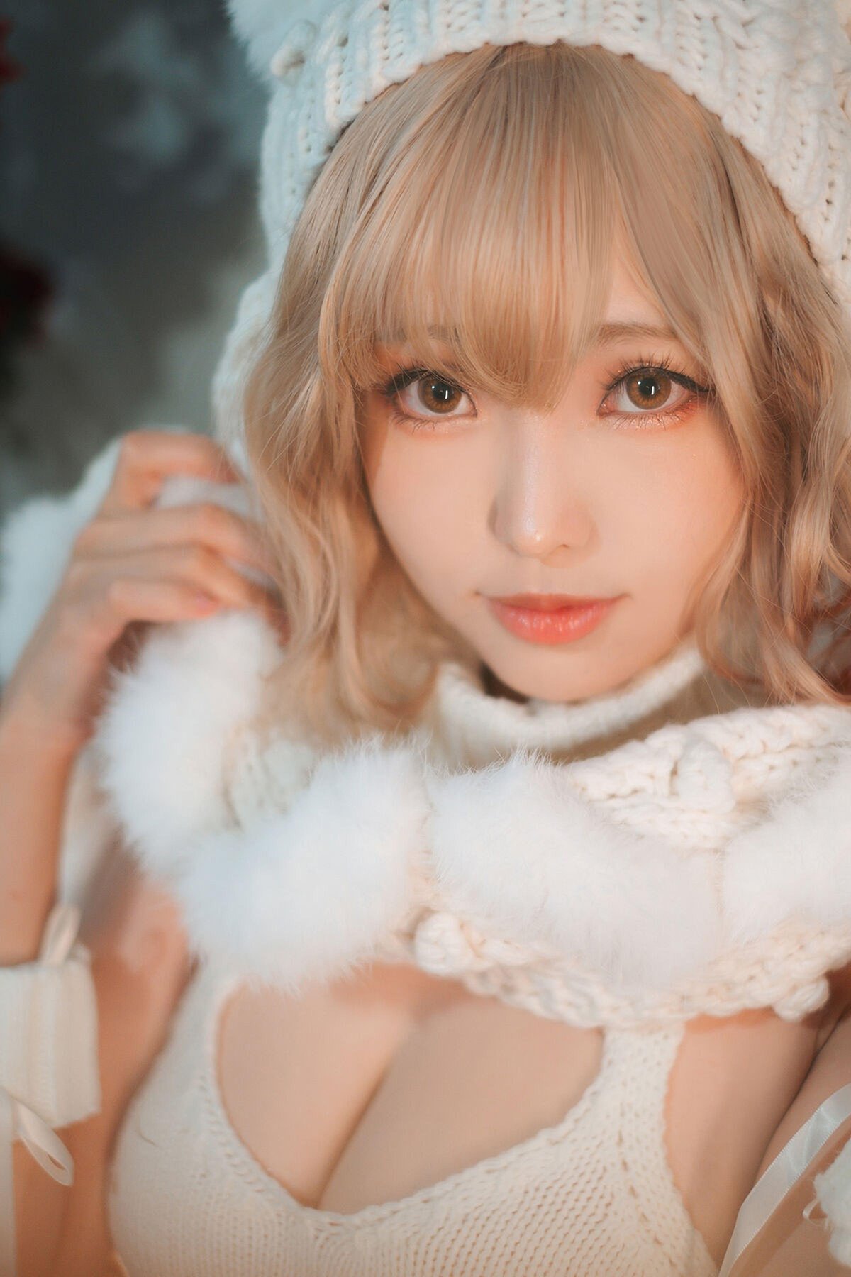 Coser@Ely_eee ElyEE子 – 白色 KNITTING