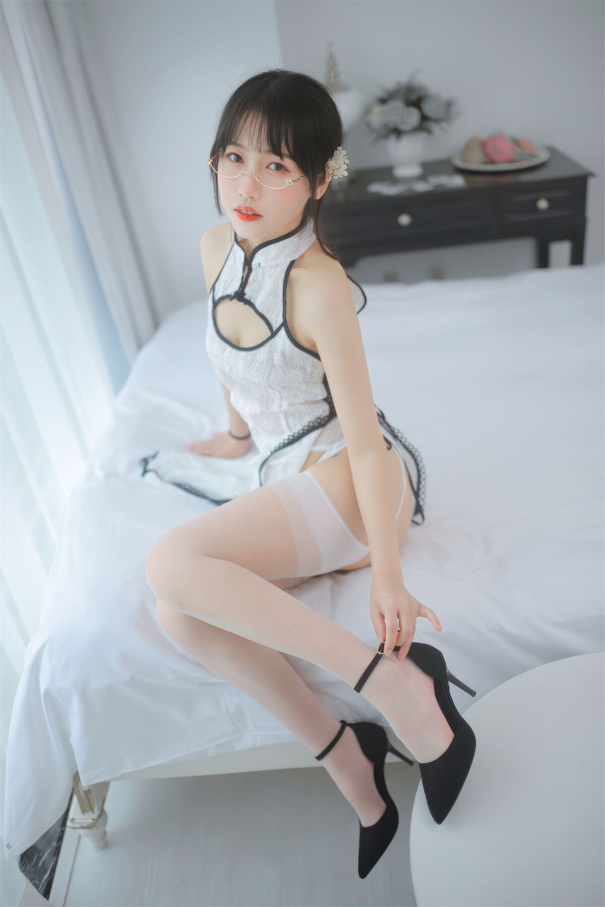 Coser@不呆猫 人妻白旗袍 0002 1100636525.jpg