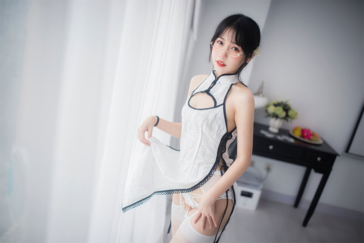 Coser@不呆猫 人妻白旗袍 0024 2546800131.jpg