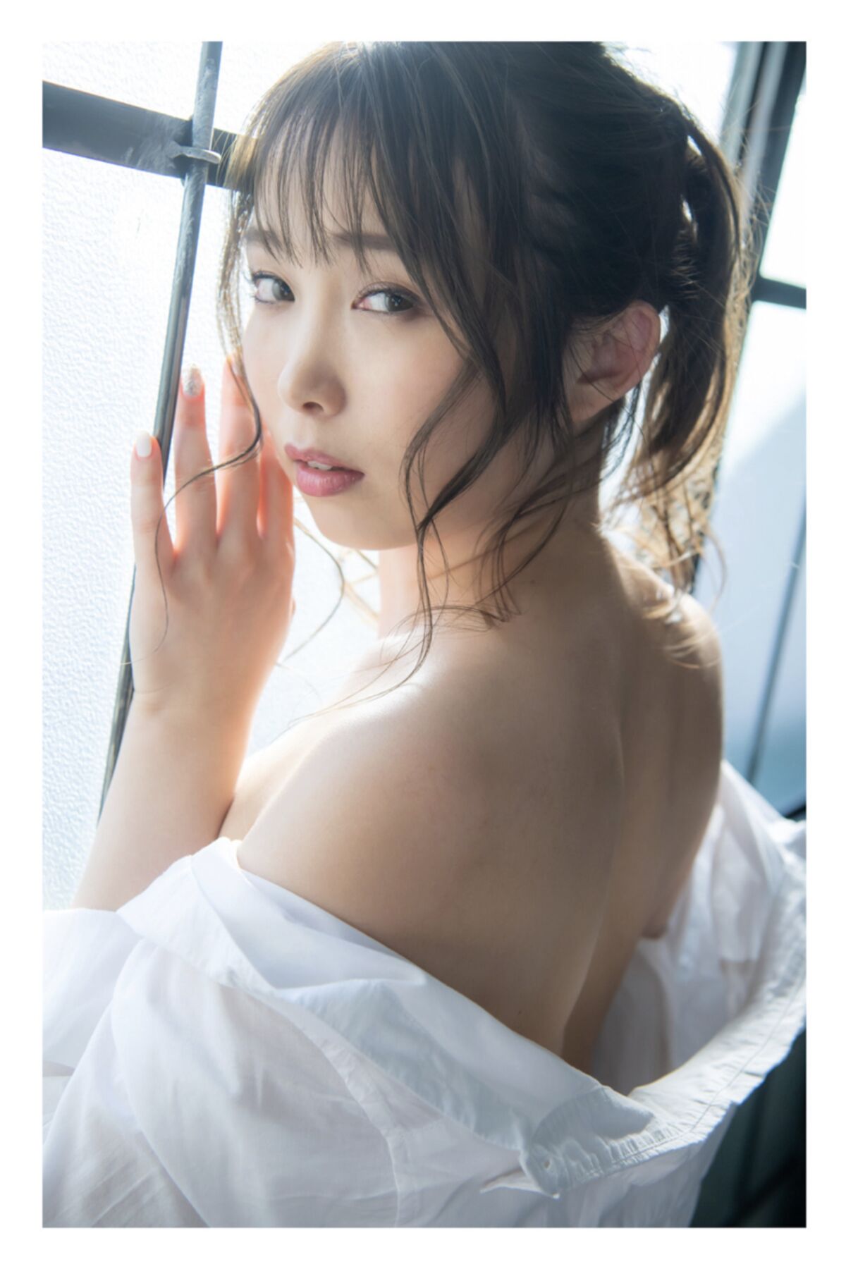 Digital Photobook Nao Kiritani 桐谷なお VON VOYAGE 0045 4526957994.jpg