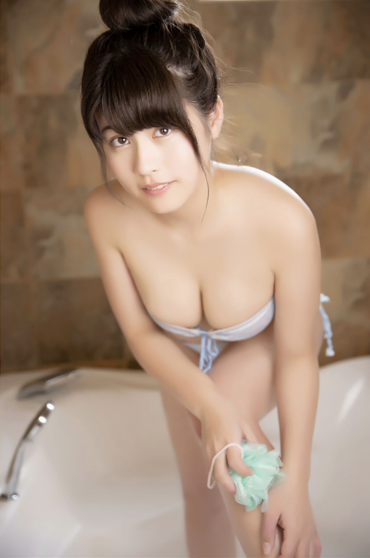 Photobook Nakai Yuki 中井優希 Yuukiippai Masterpiece 003 Ver A Part2 0002 8913319476.jpg