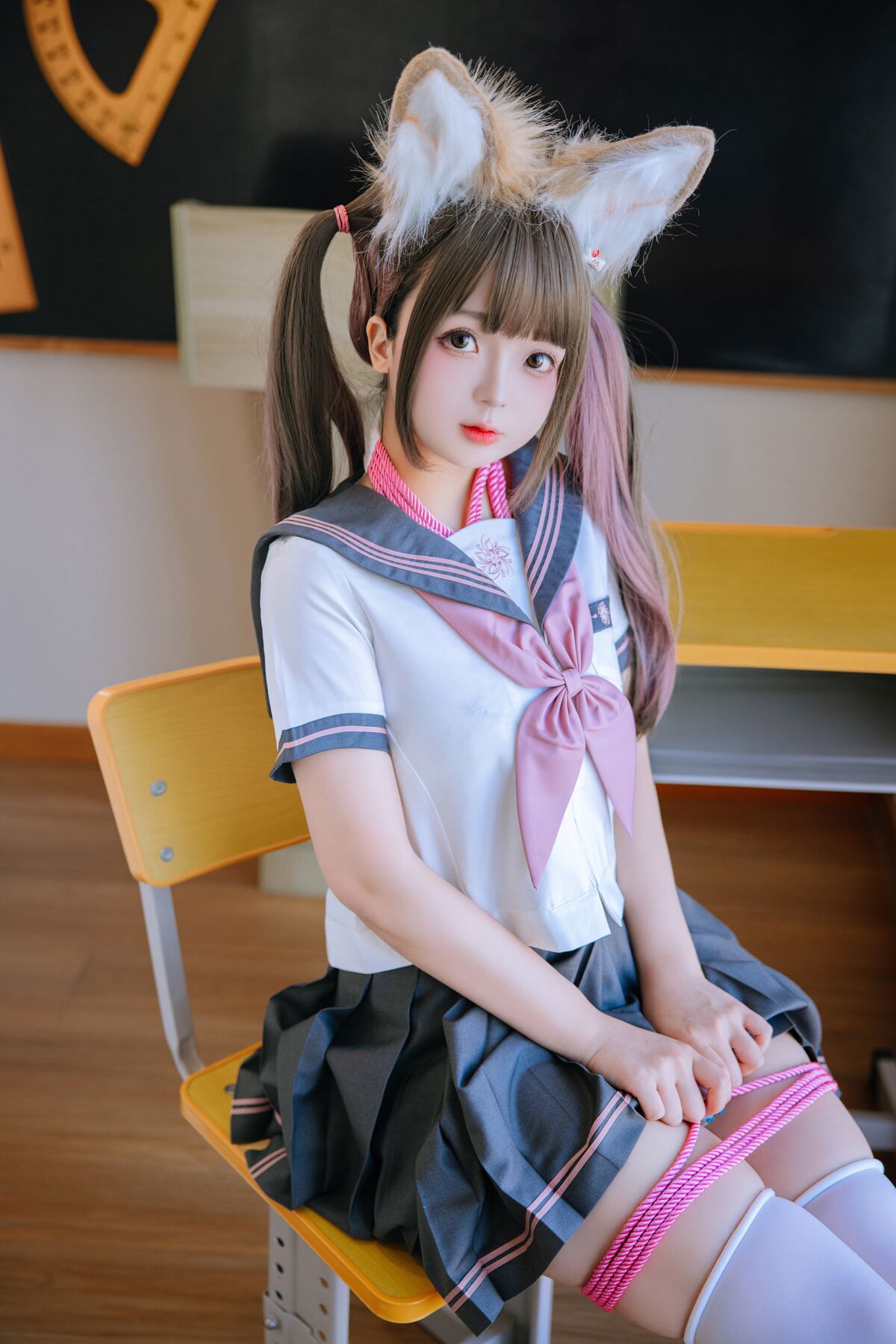 Coser@日奈娇 课桌捆绑 Part1 0002 7200243763.jpg