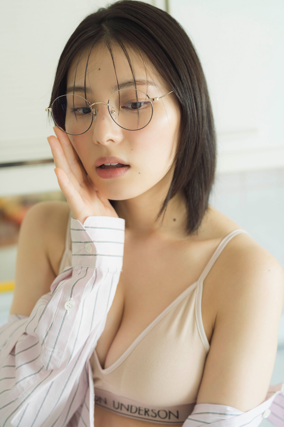 Photobook 2024 05 24 Iori Sagara 相楽伊織 のぞいてみる FRIDAYデジタル写真集 0002 9964572855.jpg