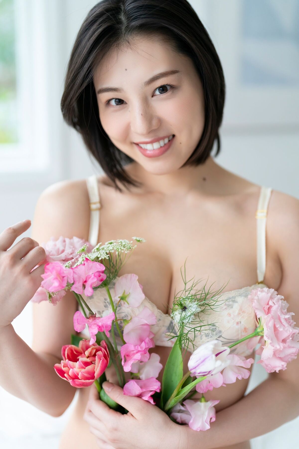 Photobook 2024 05 24 Iori Sagara 相楽伊織 咲き誇る花は美しい SPA デジタル写真集 SPA デジタル写真集 0045 4208894176.jpg