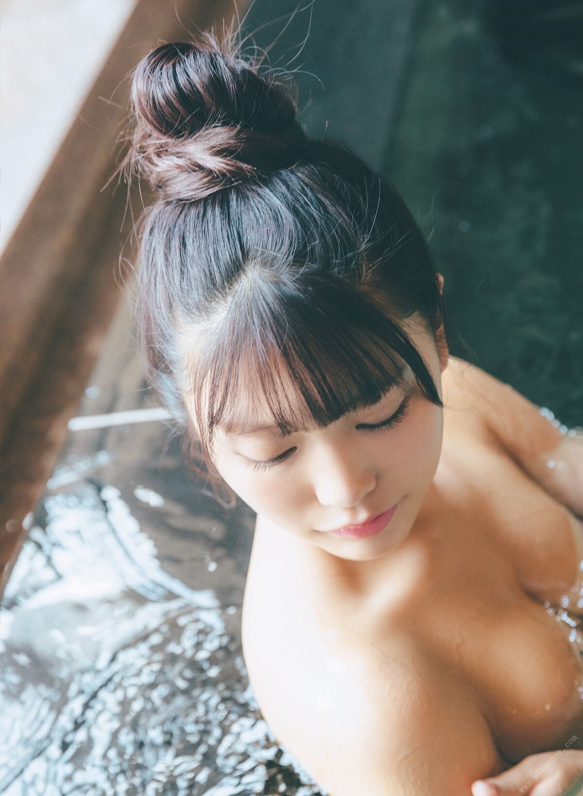 Photobook Reona Matsushita 松下玲緒菜 2nd 写真集 in the seasons Part1 0035 7660839141.jpg