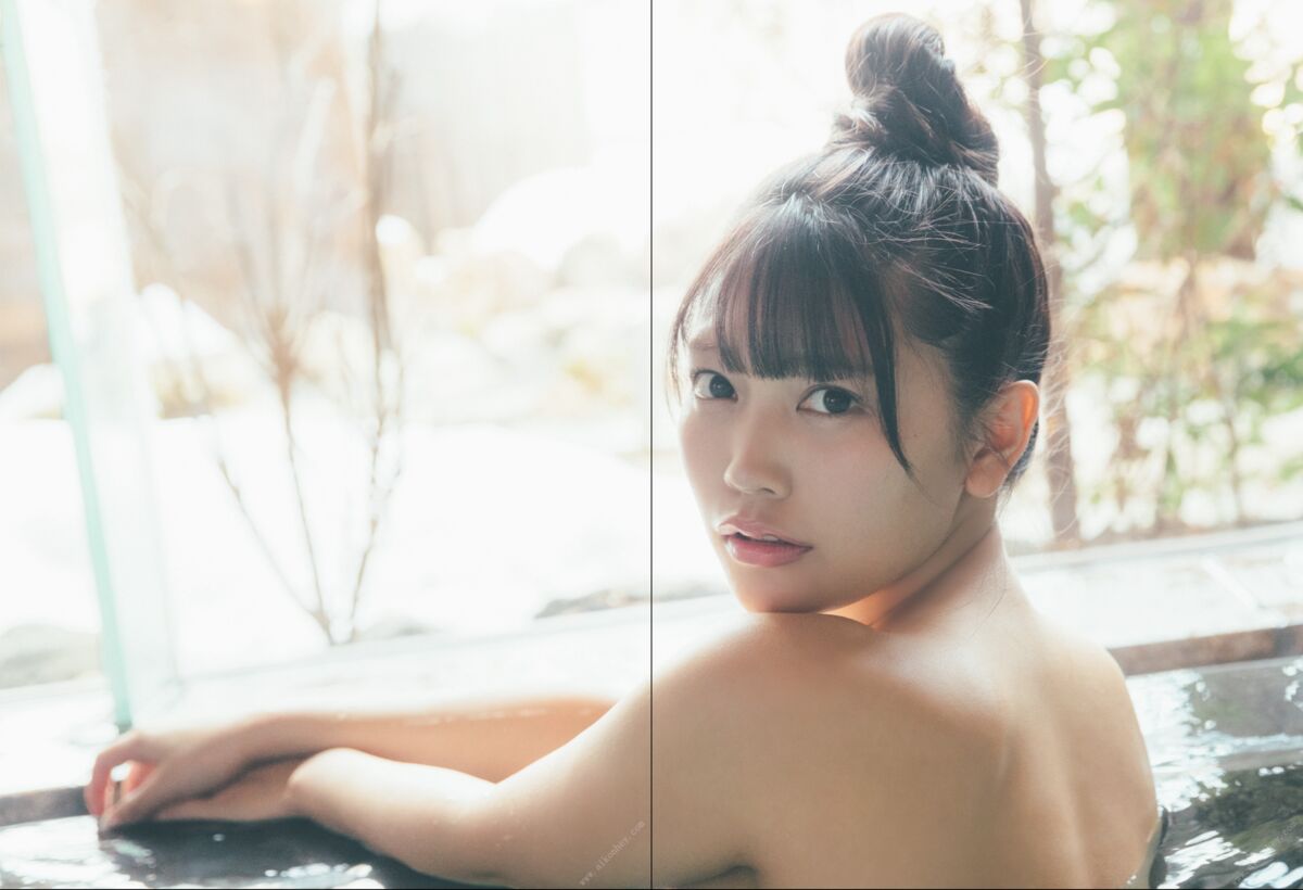 Photobook Reona Matsushita 松下玲緒菜 2nd 写真集 in the seasons Part2 0065 0062931886.jpg