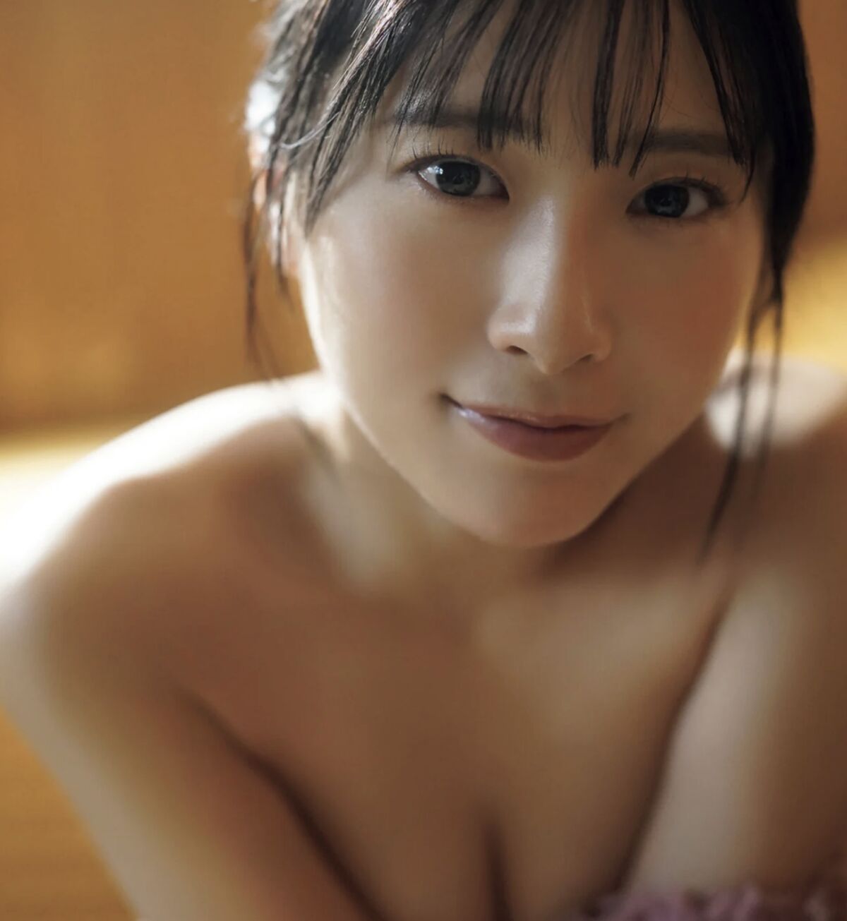 Photobook Shiomi Matoi 汐見まとい 至高のヴィーナス Friday Gold 0003 0927215457.jpg