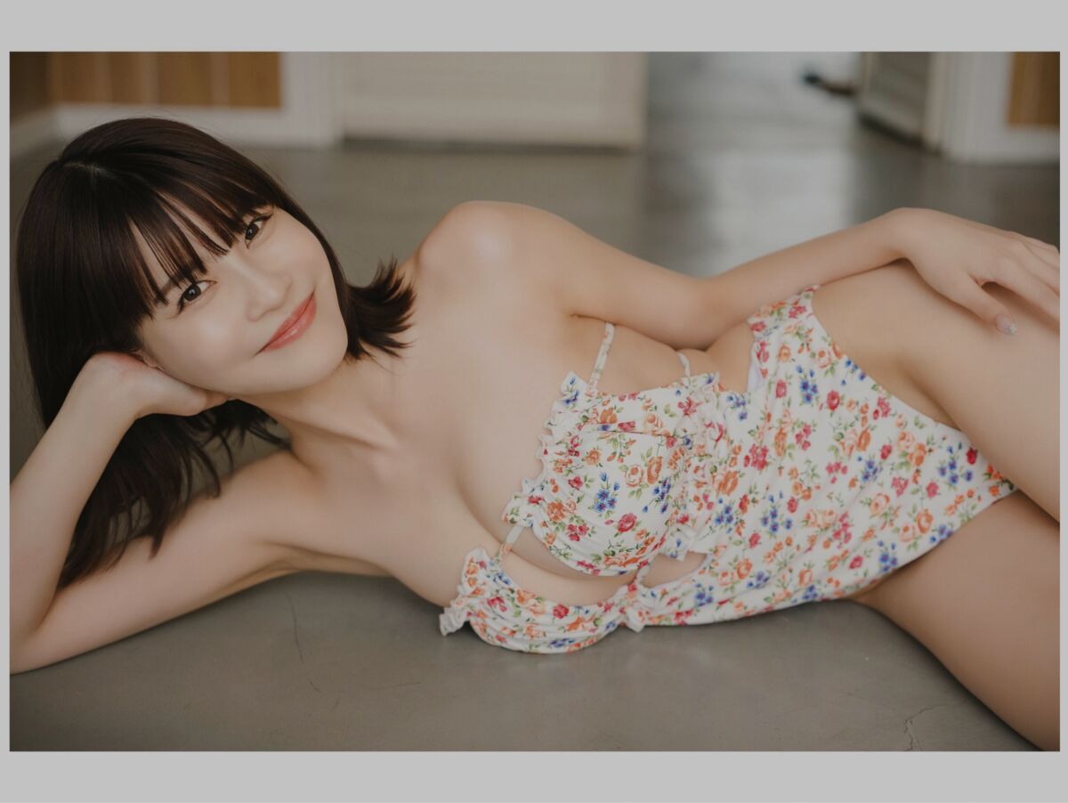 Photobook トレデジ写真集 Vol 2 Asuka Kishi 岸明日香 0005 6611767580.jpg