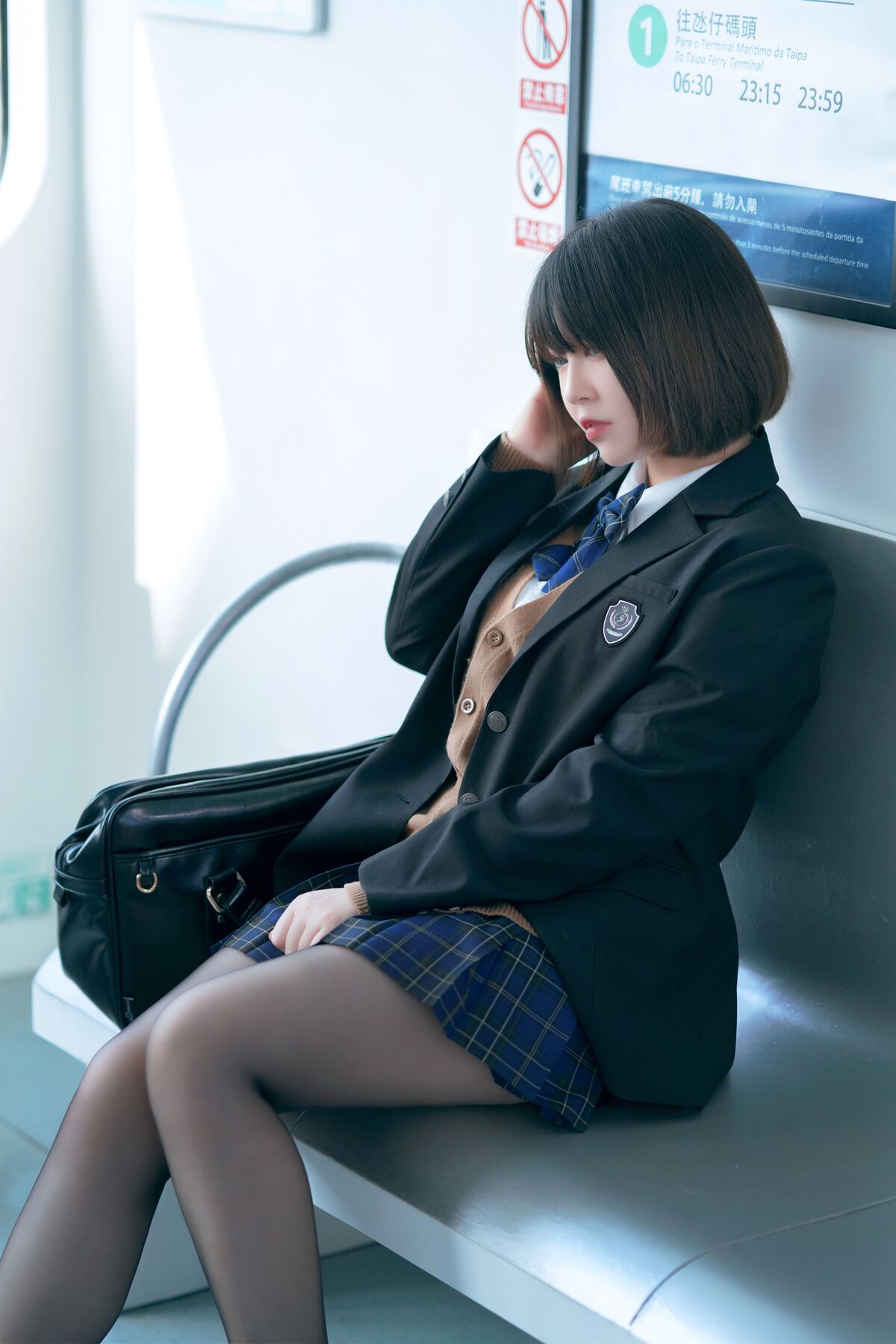 Coser@半半子 彼女の制服姿が好き 电车庭院 0031 3053393656.jpg