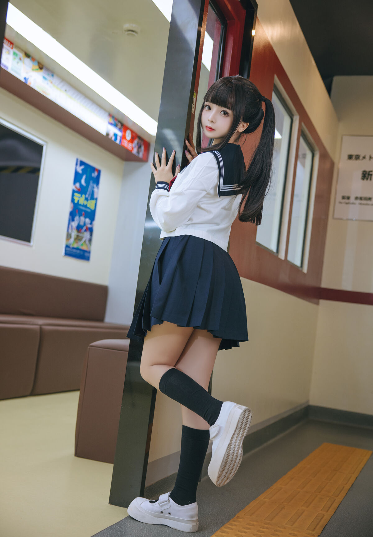 Coser@日奈娇 列车JK Part1 0005 7932530205.jpg