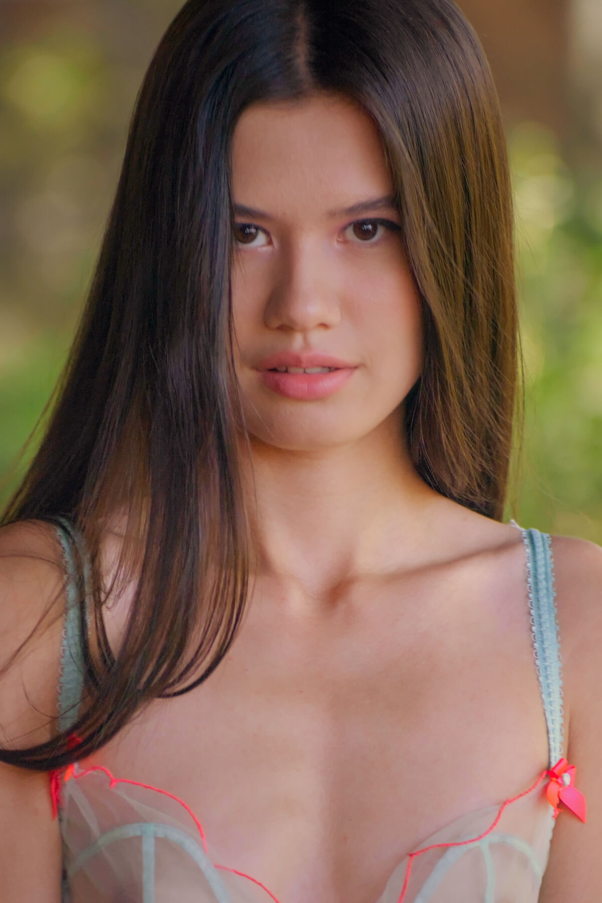 WowGirls Evelin Elle – Fascinating Eye Contact